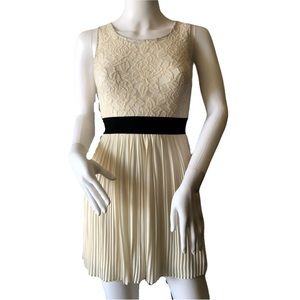 Rewind Dress. XS. White-Cream‎ And Black.